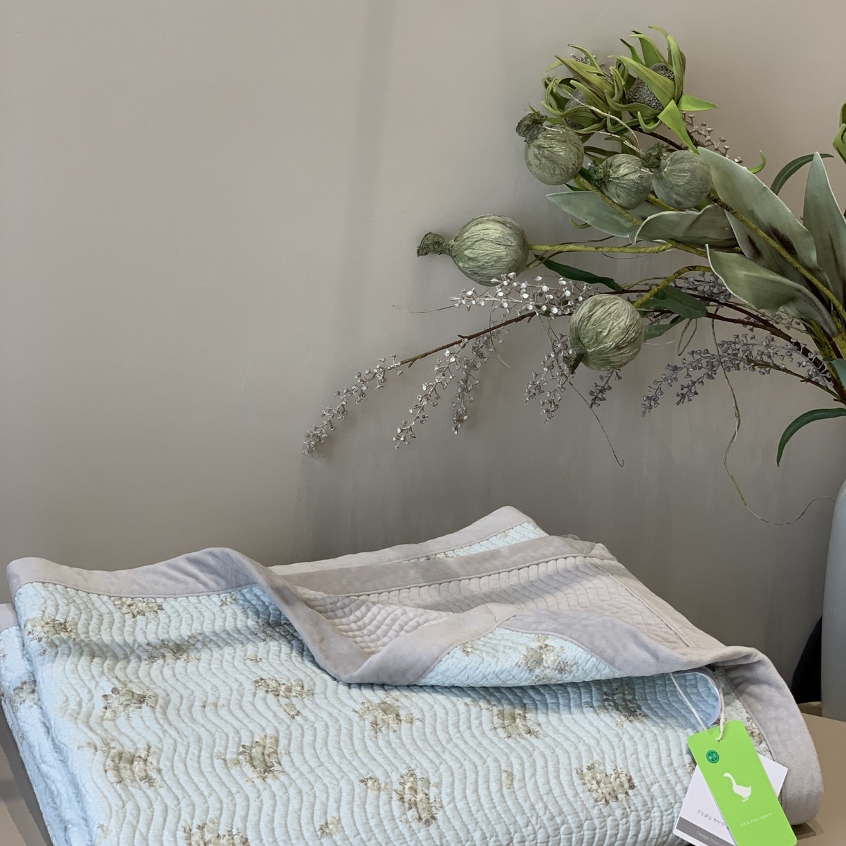 91家纺网 家纺一手货源 找家纺 汇庭 2025秋冬新款卡司绒单品床盖系列 悠然蓝