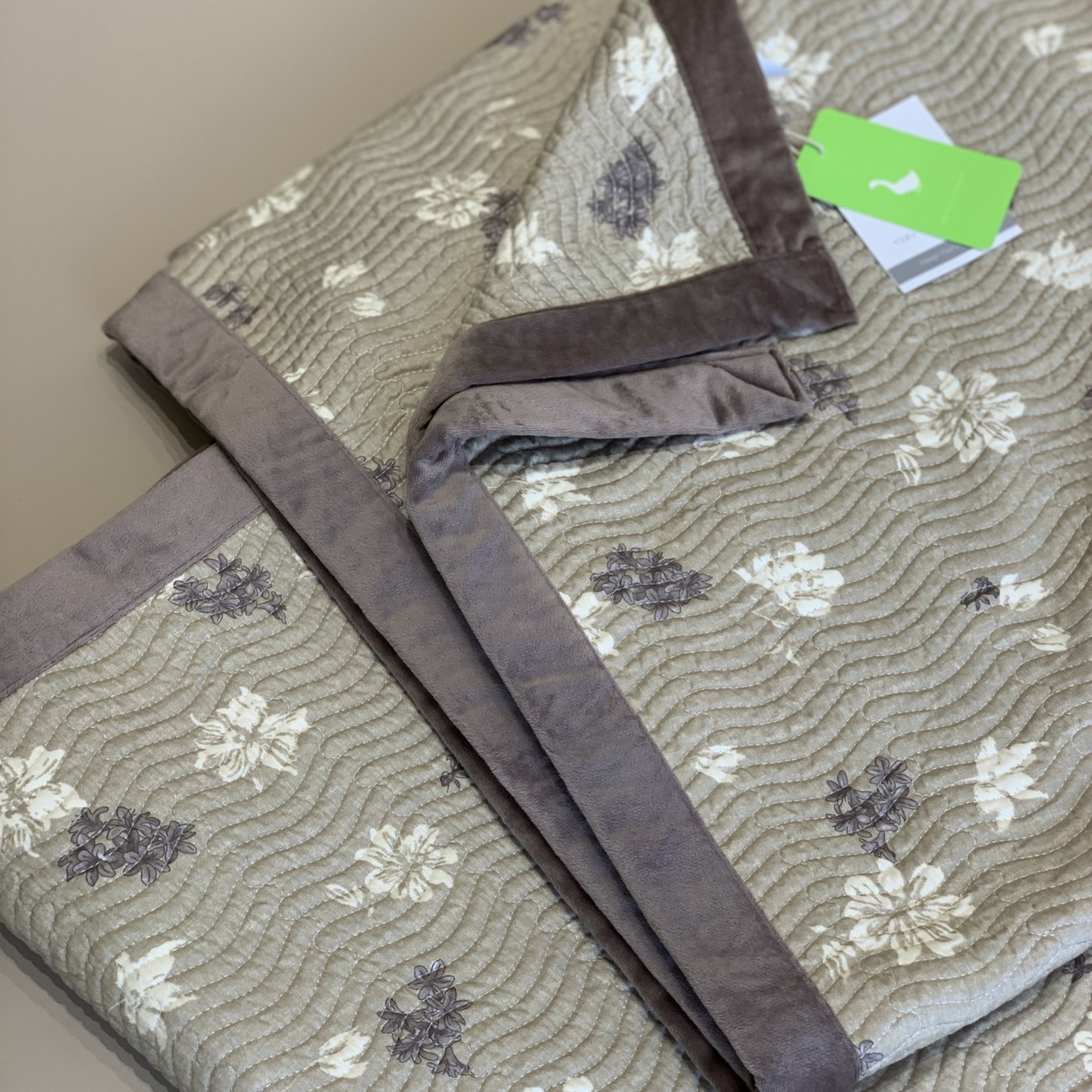 91家纺网 家纺一手货源 找家纺 汇庭 2025秋冬新款卡司绒单品床盖系列 秋风里