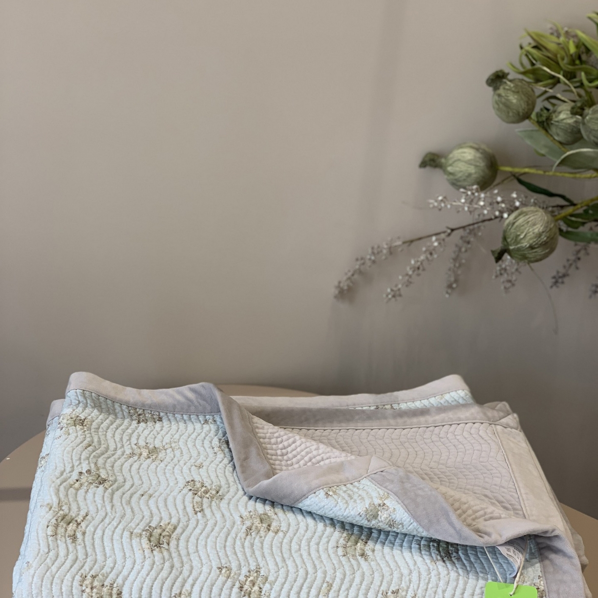 91家纺网 家纺一手货源 找家纺 汇庭 2025秋冬新款卡司绒单品床盖系列 悠然蓝