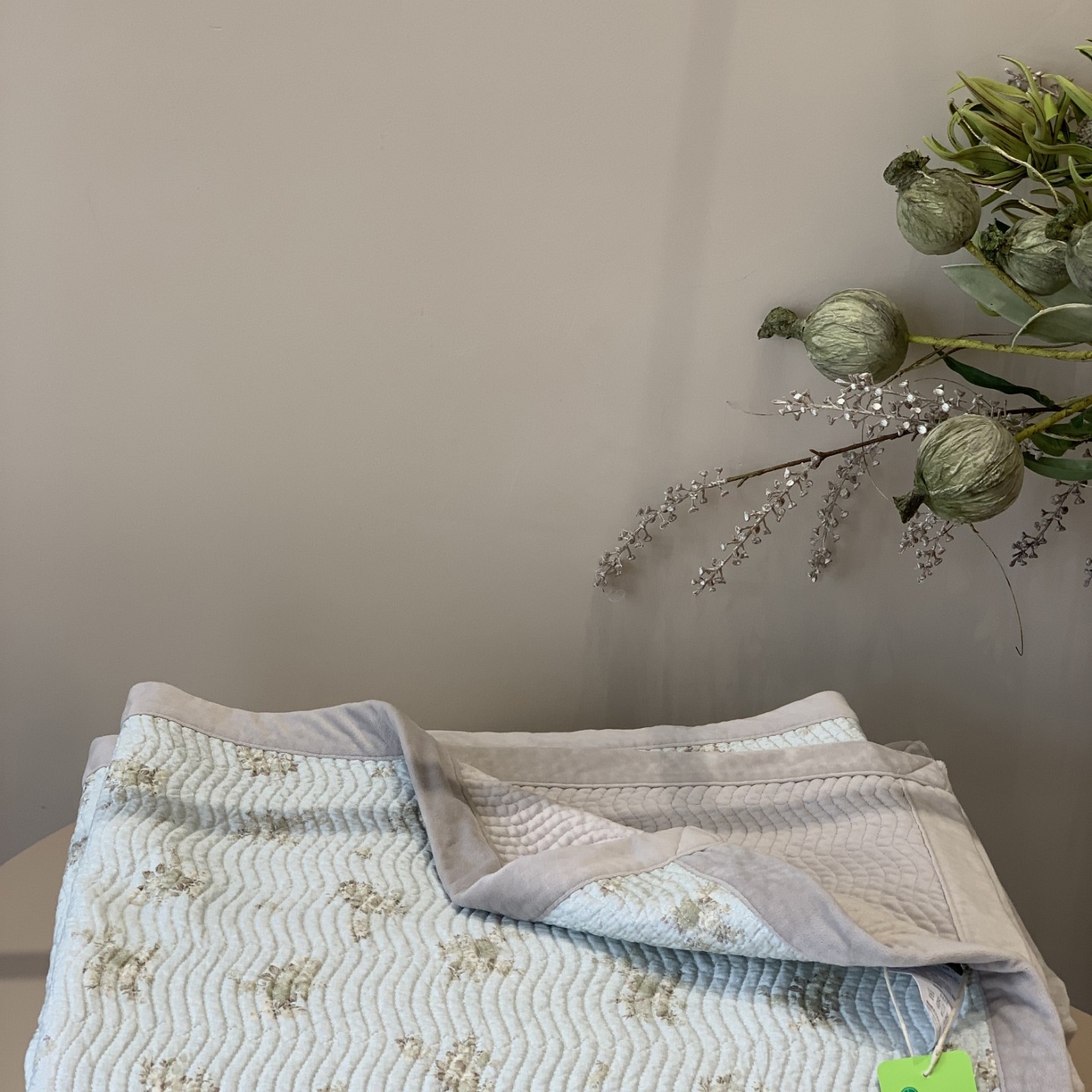 91家纺网 家纺一手货源 找家纺 汇庭 2025秋冬新款卡司绒单品床盖系列 悠然蓝