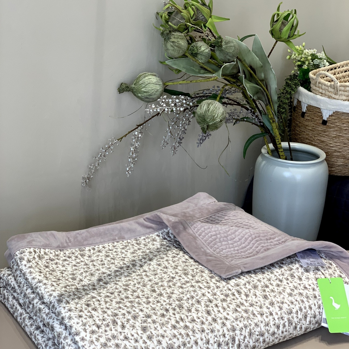 91家纺网 家纺一手货源 找家纺 汇庭 2025秋冬新款卡司绒单品床盖系列 陶紫