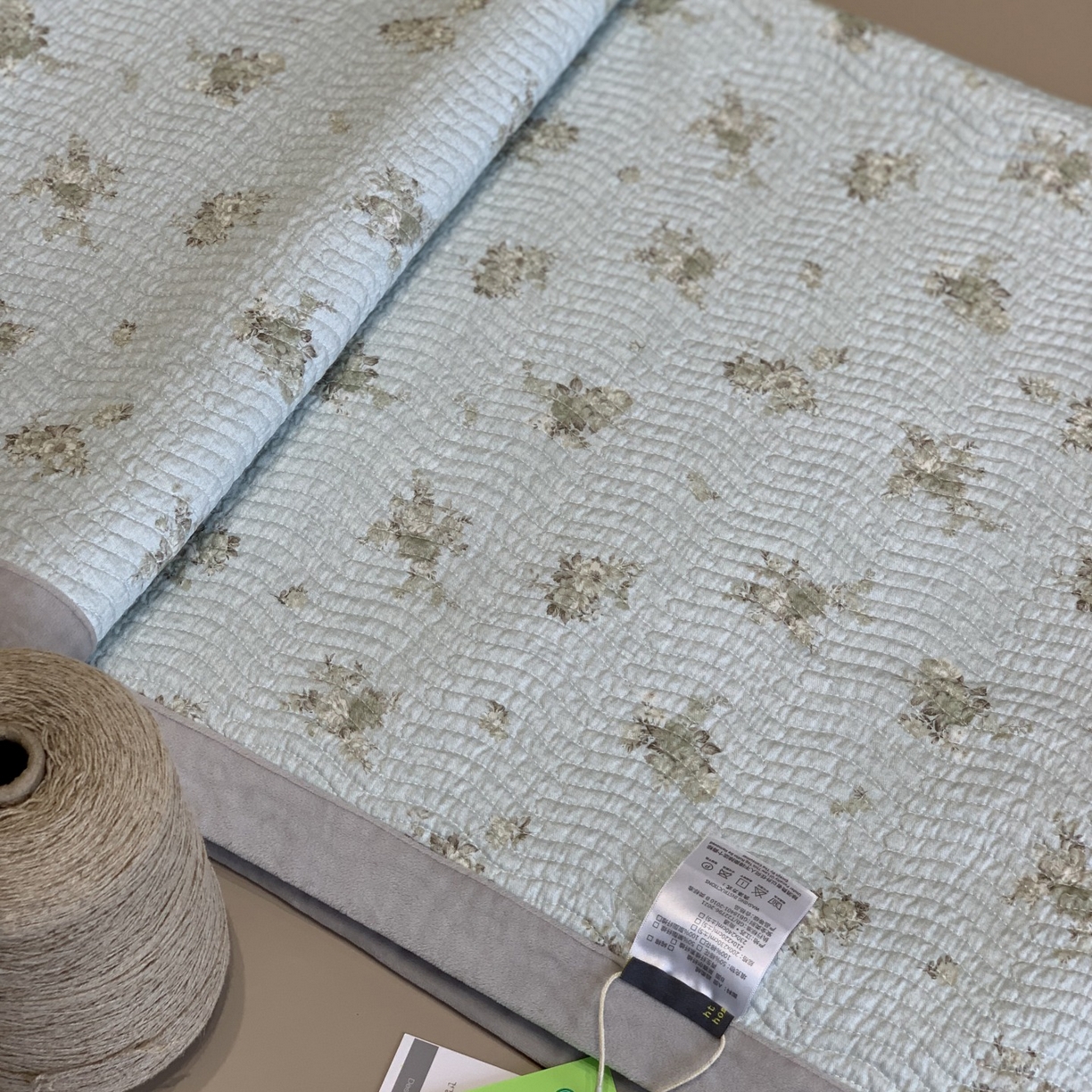 91家纺网 家纺一手货源 找家纺 汇庭 2025秋冬新款卡司绒单品床盖系列 悠然蓝