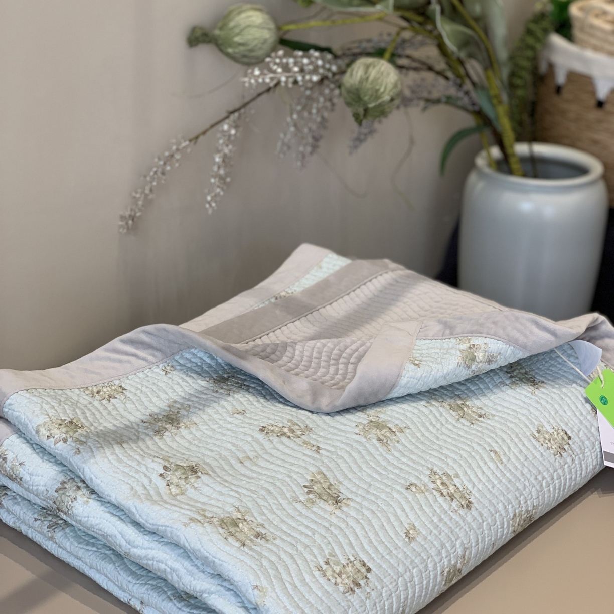 91家纺网 家纺一手货源 找家纺 汇庭 2025秋冬新款卡司绒单品床盖系列 悠然蓝