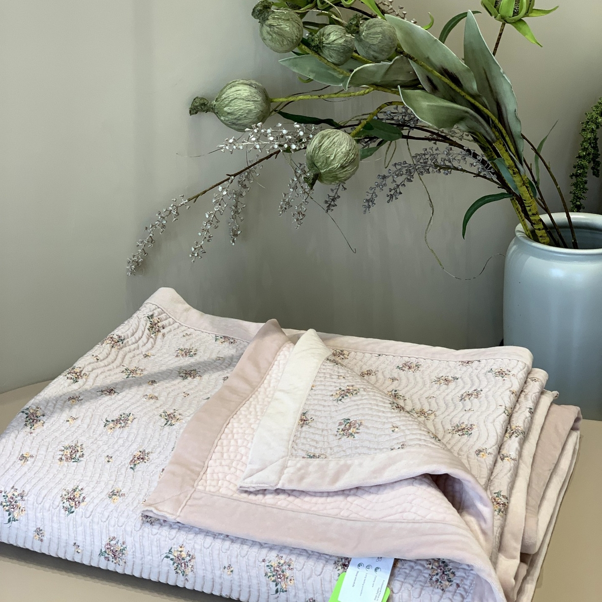 91家纺网 家纺一手货源 找家纺 汇庭 2025秋冬新款卡司绒单品床盖系列 美丽思