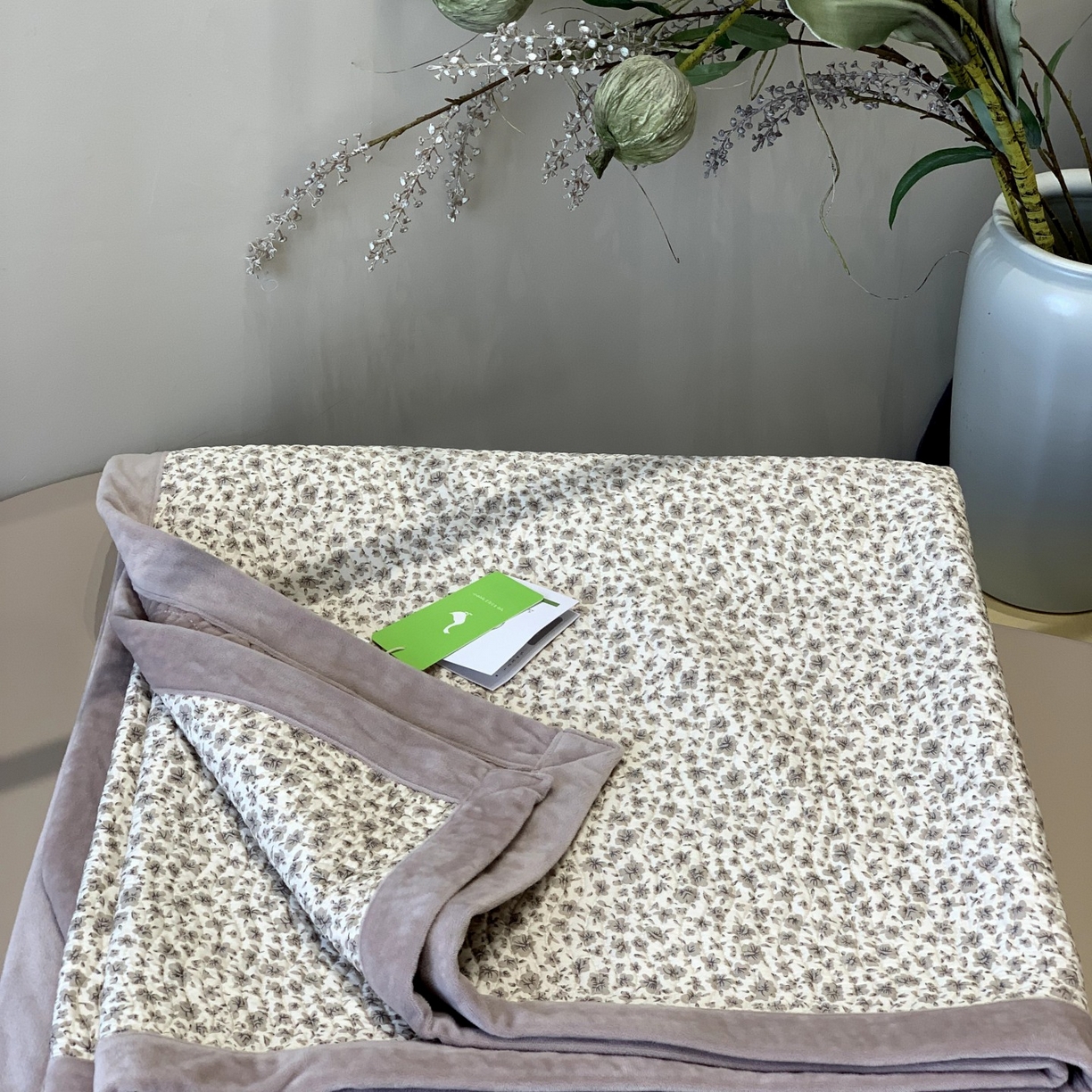 91家纺网 家纺一手货源 找家纺 汇庭 2025秋冬新款卡司绒单品床盖系列 陶紫