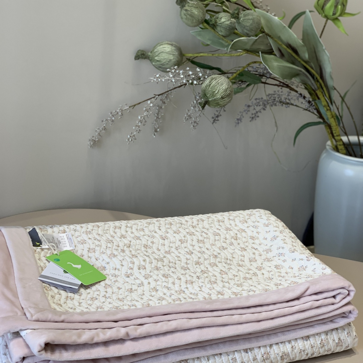 91家纺网 家纺一手货源 找家纺 汇庭 2025秋冬新款卡司绒单品床盖系列 花满里