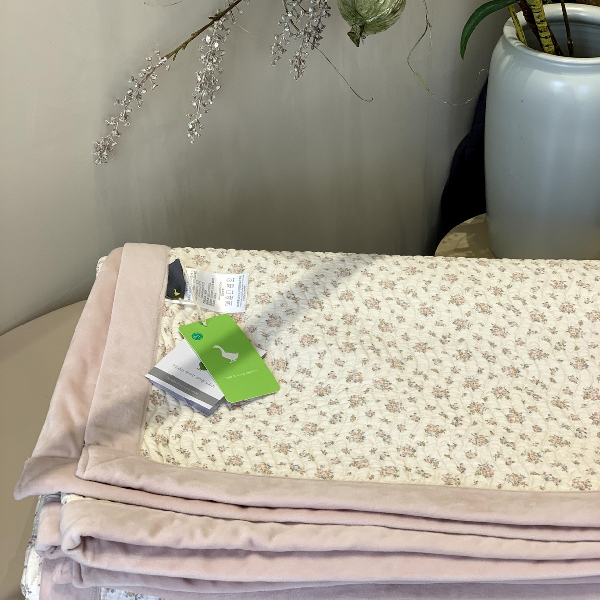 91家纺网 家纺一手货源 找家纺 汇庭 2025秋冬新款卡司绒单品床盖系列 花满里