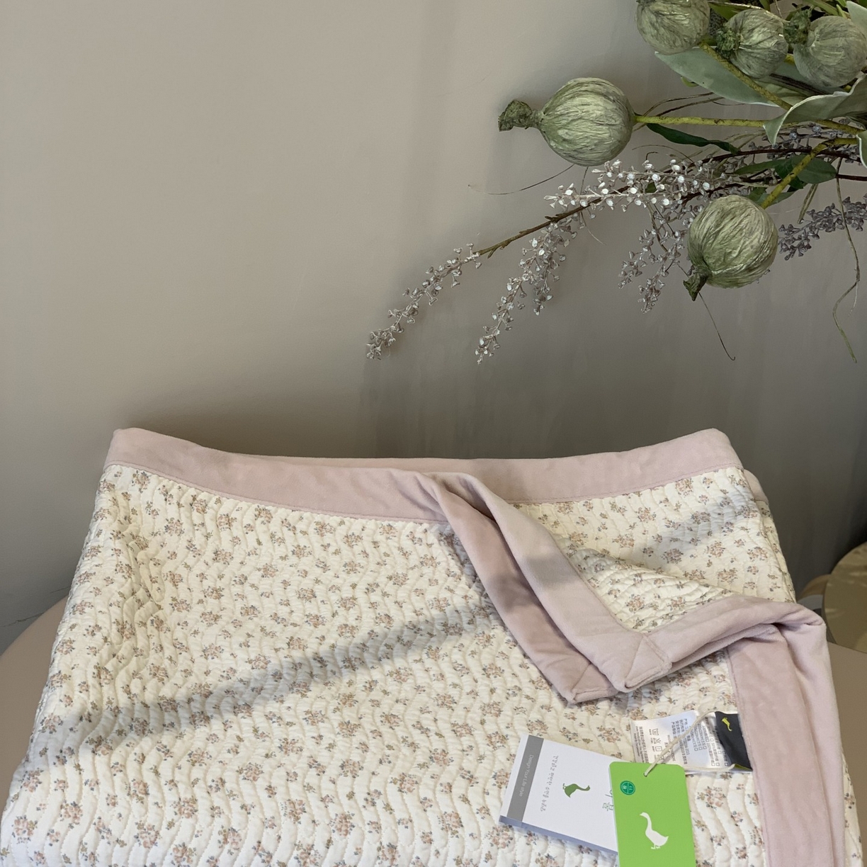 91家纺网 家纺一手货源 找家纺 汇庭 2025秋冬新款卡司绒单品床盖系列 花满里