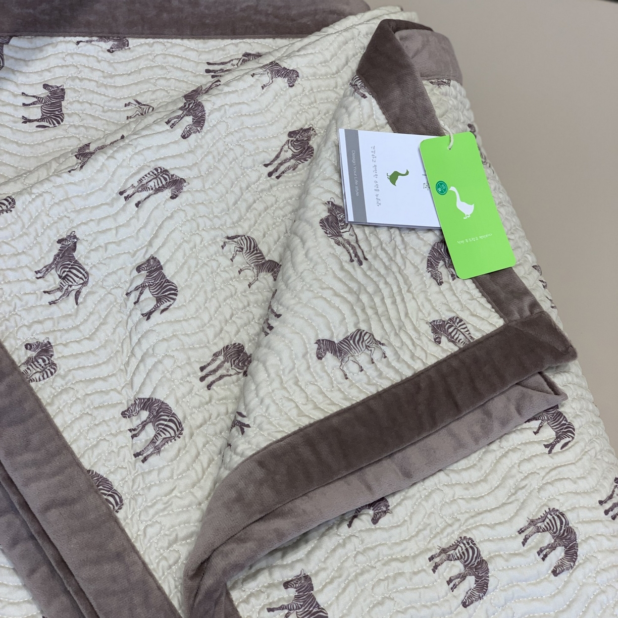 91家纺网 家纺一手货源 找家纺 汇庭 2025秋冬新款卡司绒单品床盖系列 美顿