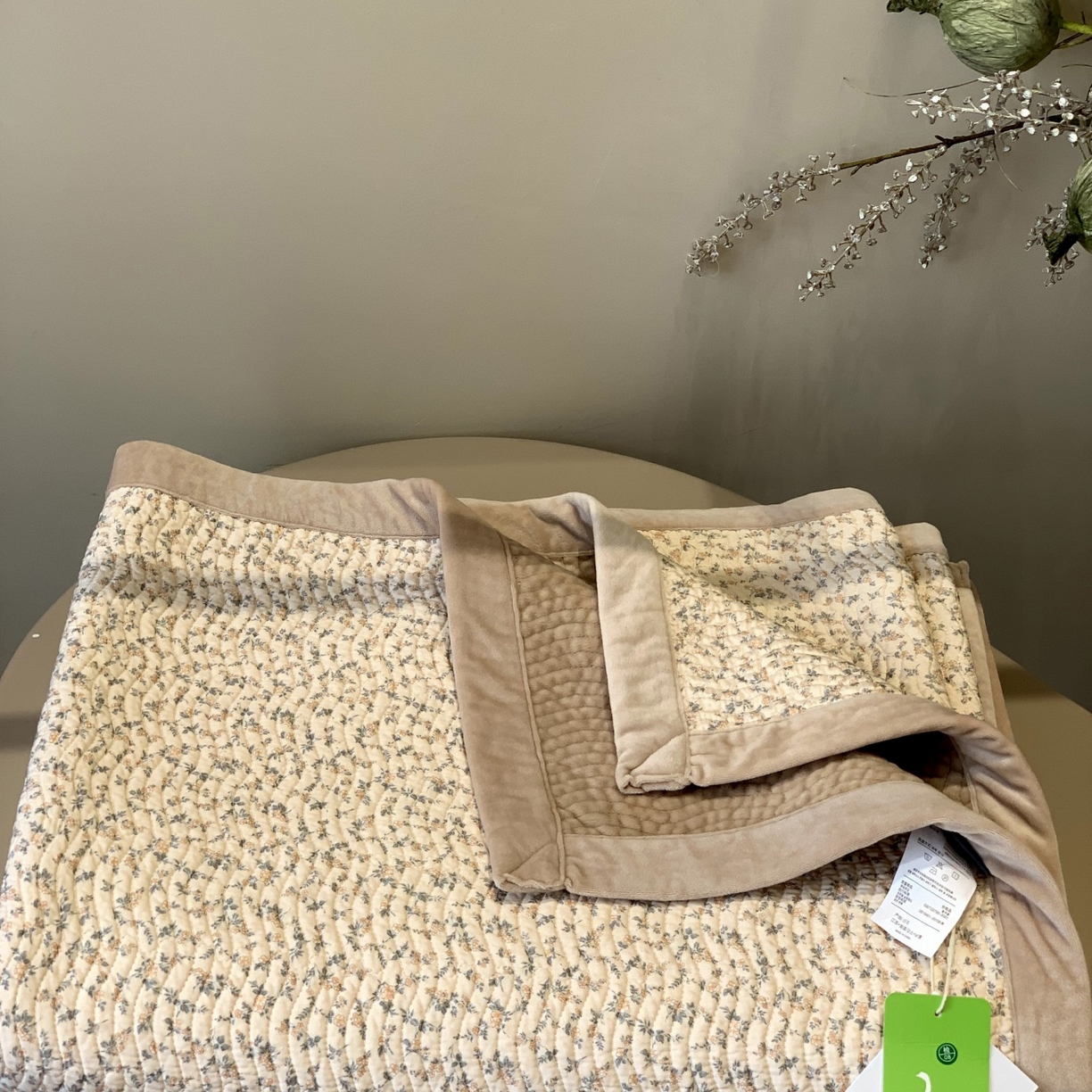 91家纺网 家纺一手货源 找家纺 汇庭 2025秋冬新款卡司绒单品床盖系列 香气