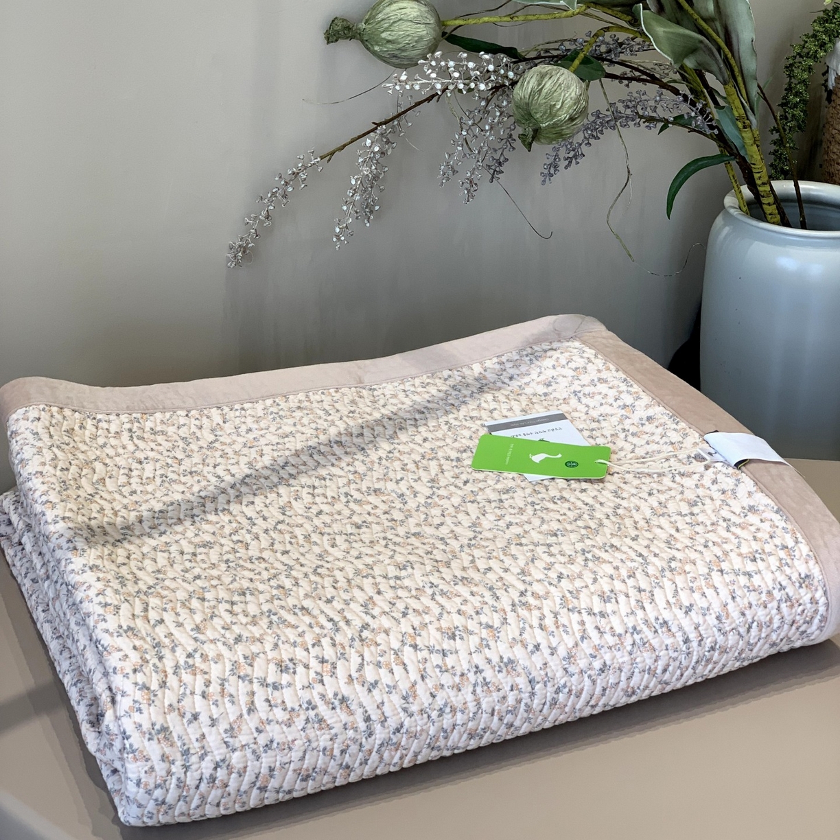 91家纺网 家纺一手货源 找家纺 汇庭 2025秋冬新款卡司绒单品床盖系列 香气