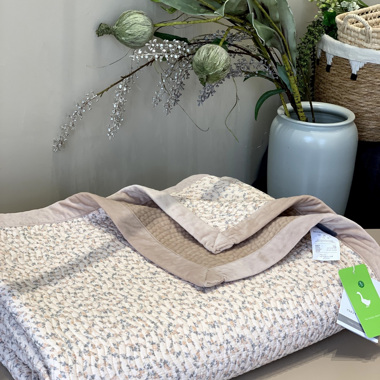 91家纺网 家纺一手货源 找家纺 汇庭 2025秋冬新款卡司绒单品床盖系列 香气