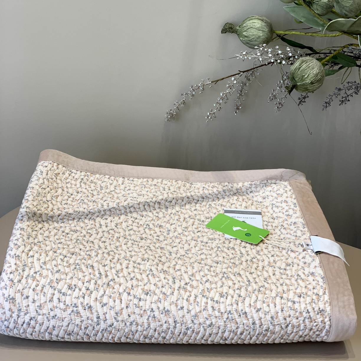 91家纺网 家纺一手货源 找家纺 汇庭 2025秋冬新款卡司绒单品床盖系列 香气