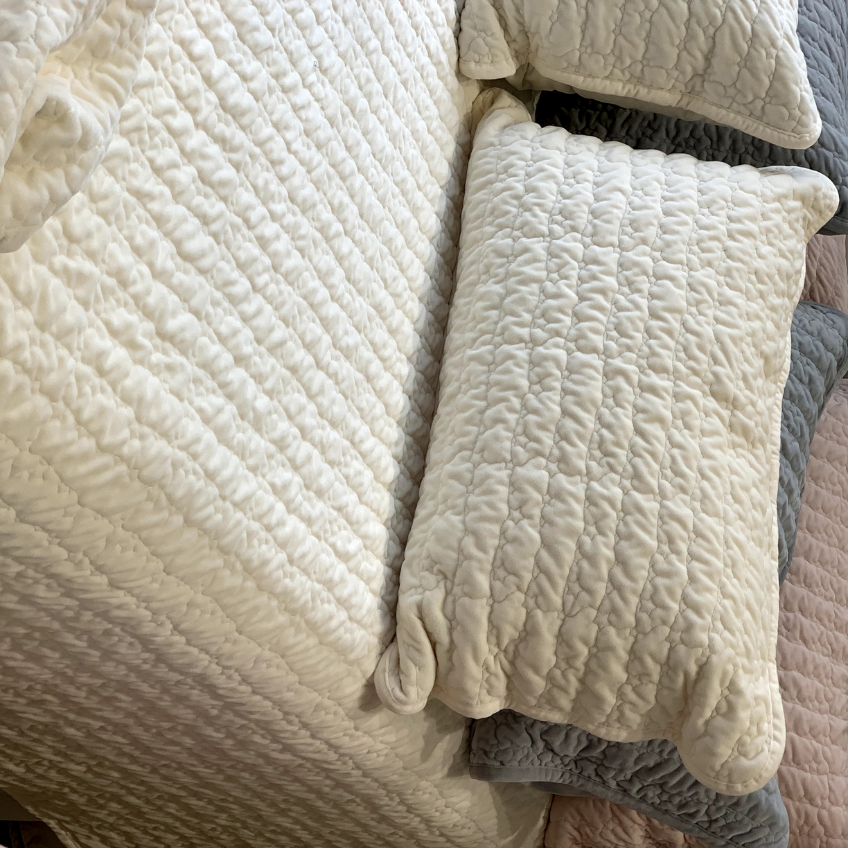 91家纺网 家纺一手货源 找家纺 汇庭 2025秋冬新款海洋星床盖三件套系列 白色