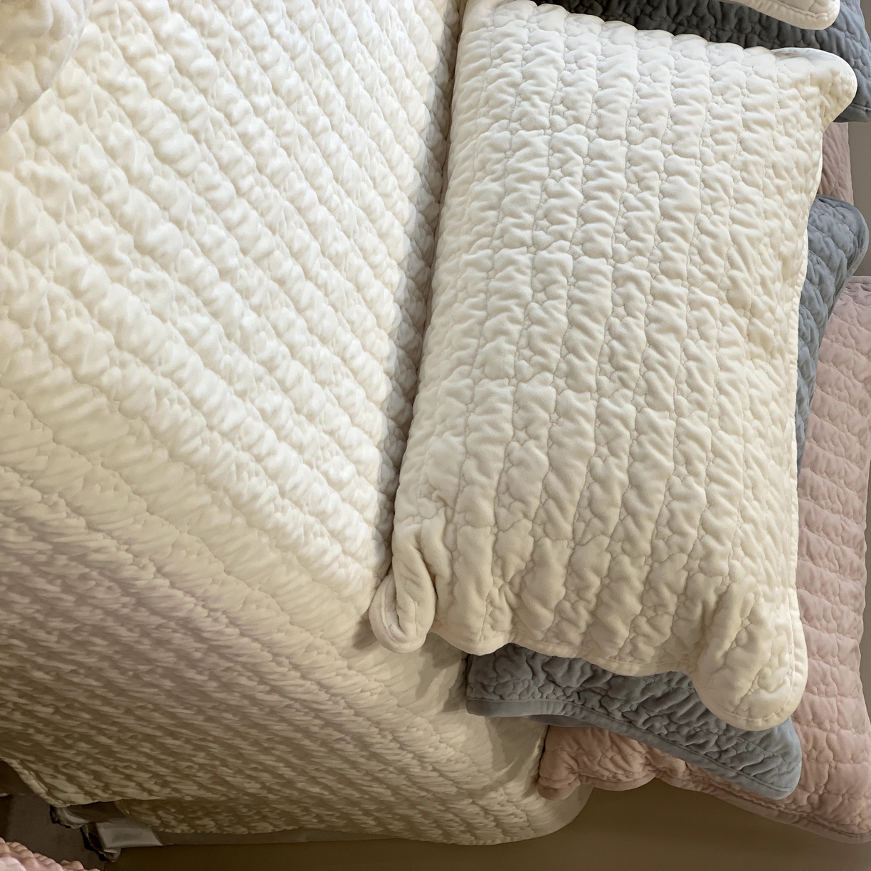 91家纺网 家纺一手货源 找家纺 汇庭 2025秋冬新款海洋星床盖三件套系列 白色