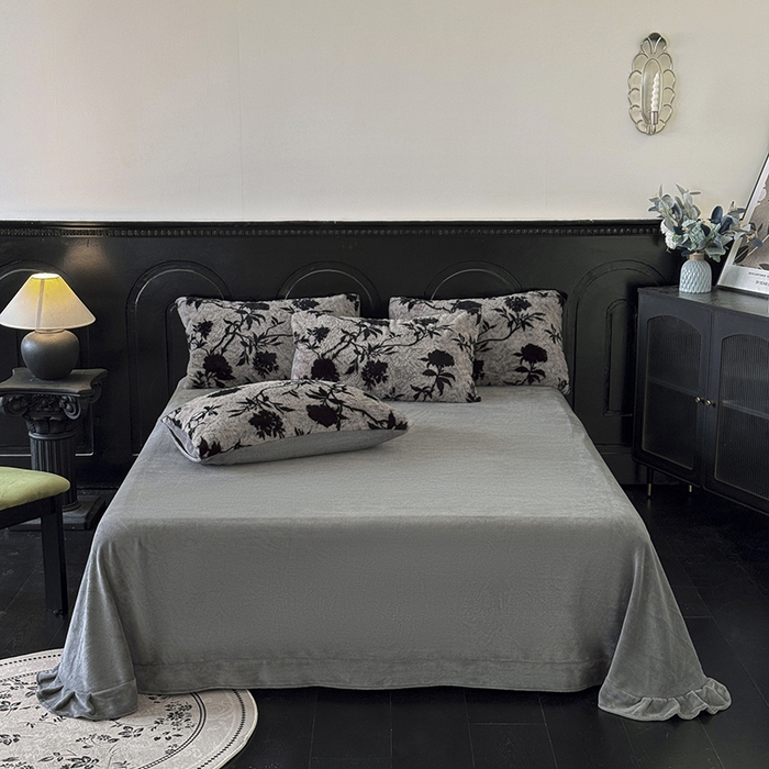 91家纺网 家纺一手货源 找家纺 梵克保罗 2025秋冬新款直播热款高克重兔毛绒牛奶绒印花四件套床笠款 花间灰