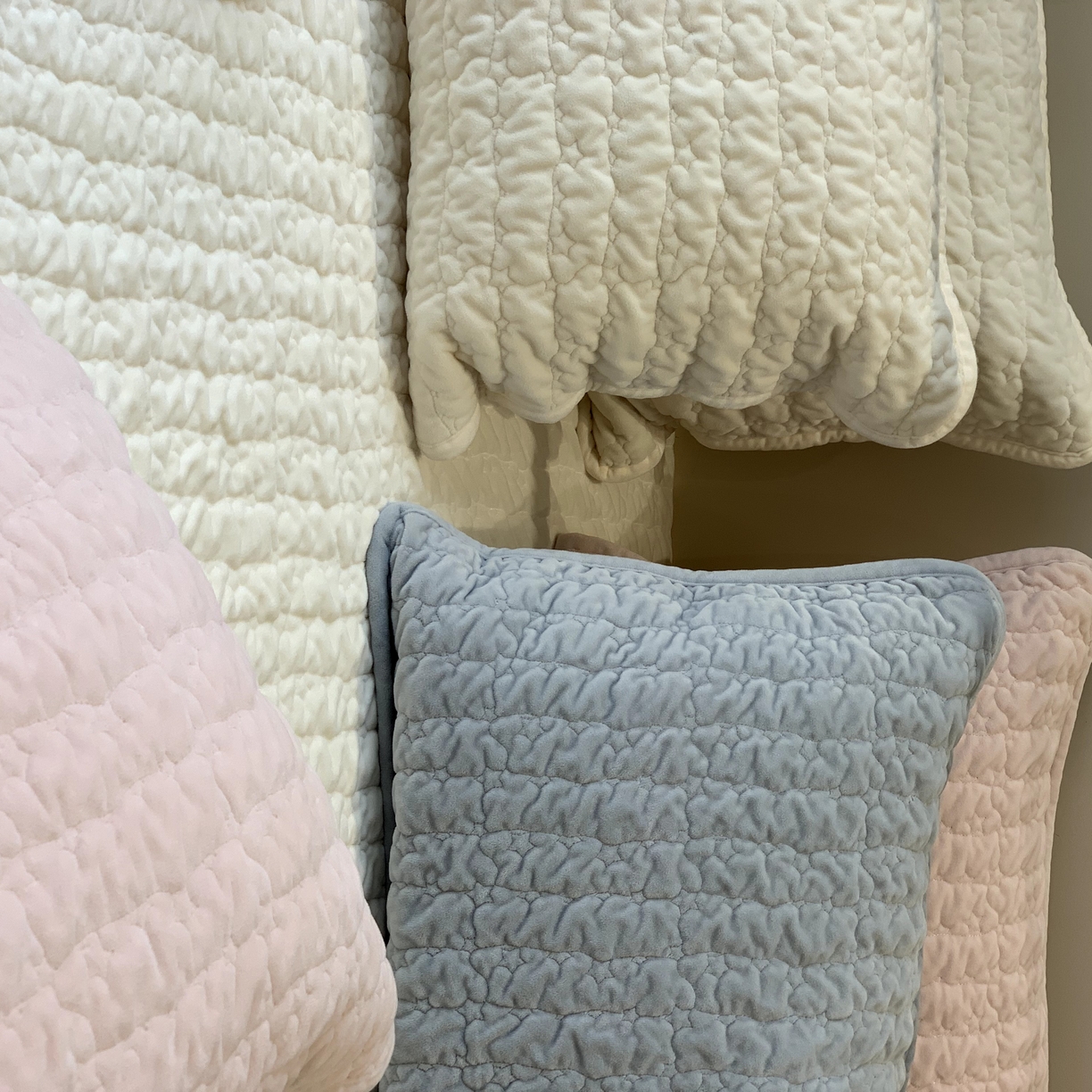 91家纺网 家纺一手货源 找家纺 汇庭 2025秋冬新款海洋星床盖三件套系列 白色