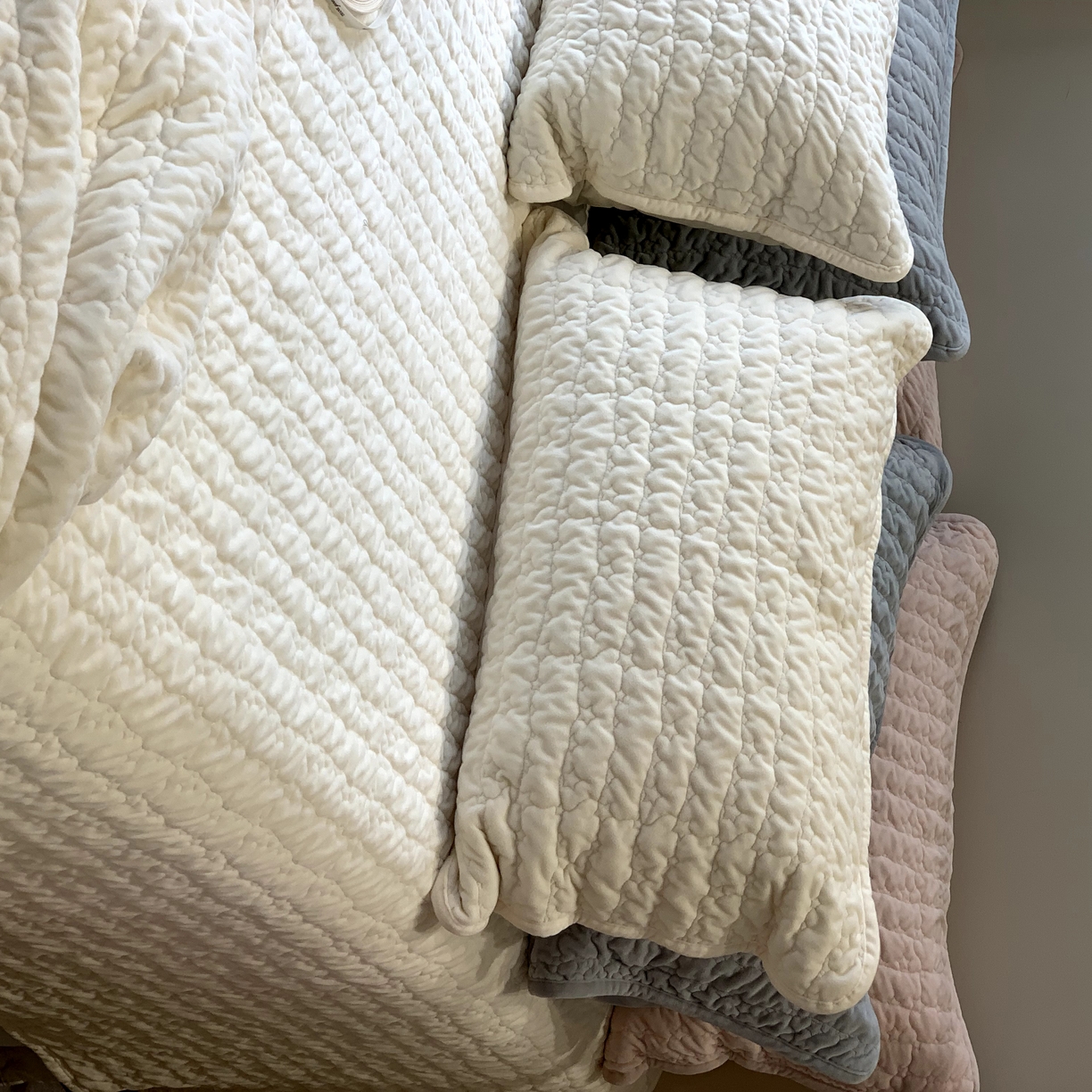 91家纺网 家纺一手货源 找家纺 汇庭 2025秋冬新款海洋星床盖三件套系列 白色