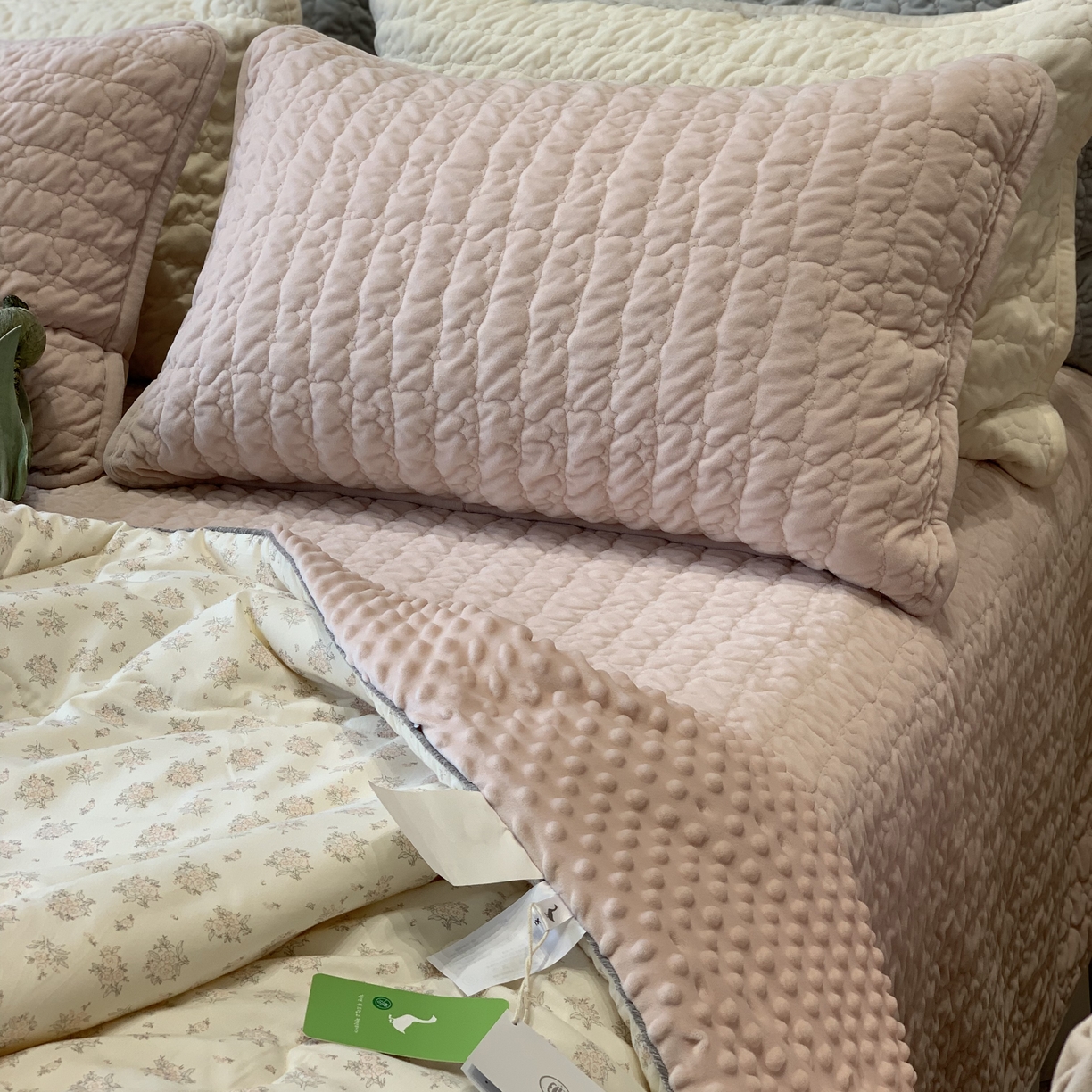 91家纺网 家纺一手货源 找家纺 汇庭 2025秋冬新款海洋星床盖三件套系列 粉色