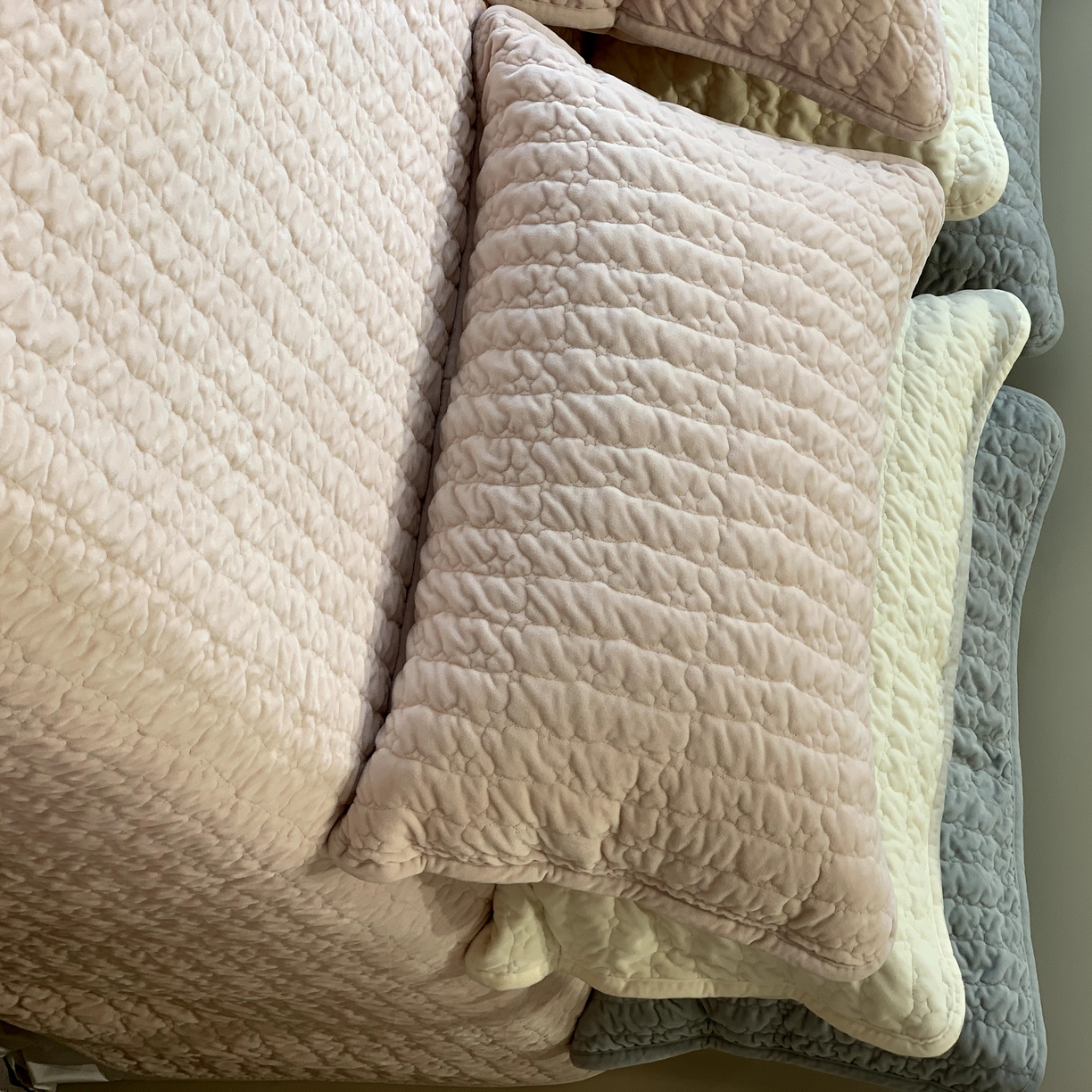 91家纺网 家纺一手货源 找家纺 汇庭 2025秋冬新款海洋星床盖三件套系列 粉色