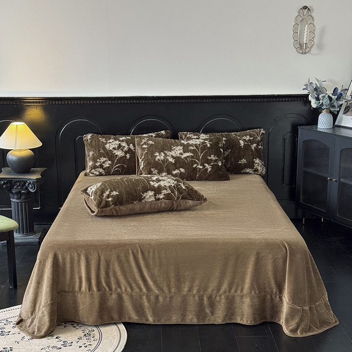 91家纺网 家纺一手货源 找家纺 梵克保罗 2025秋冬新款直播热款高克重兔毛绒牛奶绒印花四件套床笠款 花影