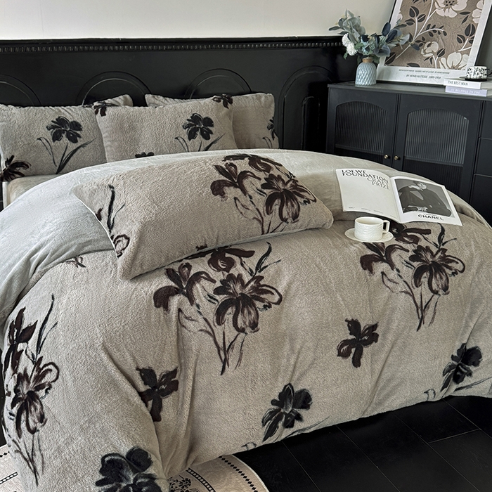 91家纺网 家纺一手货源 找家纺 梵克保罗 2025秋冬新款直播热款高克重兔毛绒牛奶绒印花四件套床笠款 卉兰