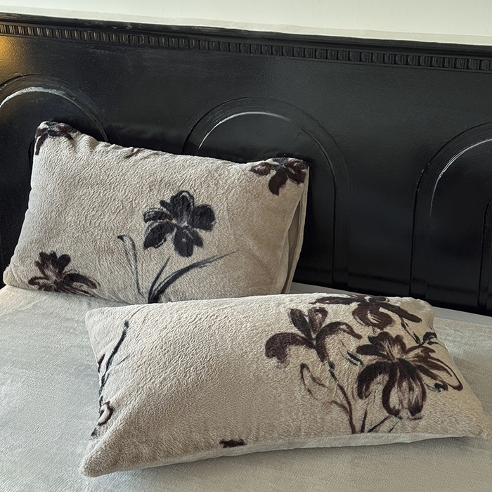 91家纺网 家纺一手货源 找家纺 梵克保罗 2025秋冬新款直播热款高克重兔毛绒牛奶绒印花四件套床笠款 卉兰