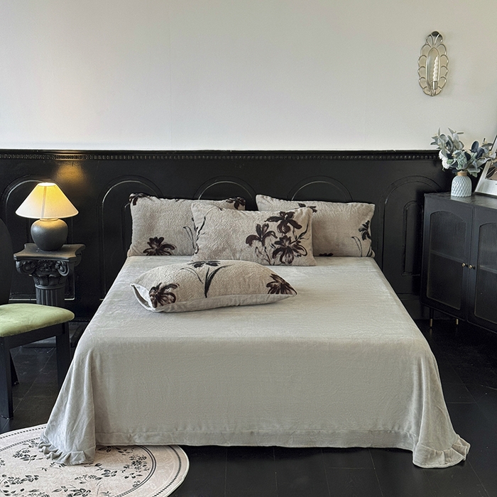 91家纺网 家纺一手货源 找家纺 梵克保罗 2025秋冬新款直播热款高克重兔毛绒牛奶绒印花四件套床笠款 卉兰