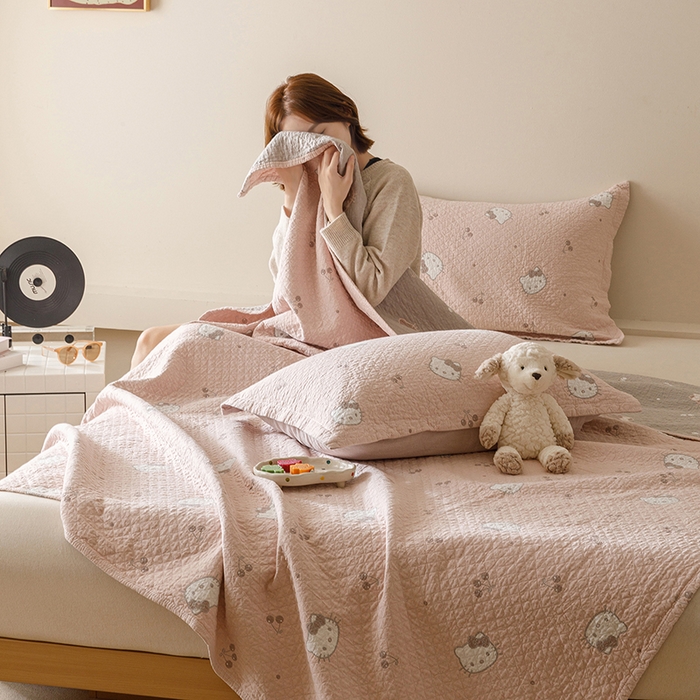 91家纺网 家纺一手货源 找家纺 （总）麻依 2025新款安心棉床盖三件全棉四层纱布床单