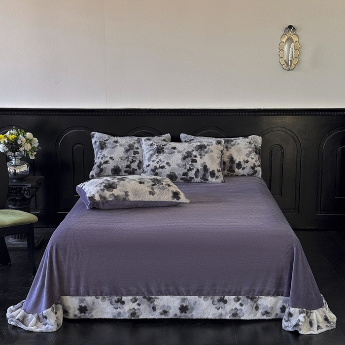 91家纺网 家纺一手货源 找家纺 梵克保罗 2025秋冬新款直播热款高克重兔毛绒牛奶绒印花四件套床笠款 墨染