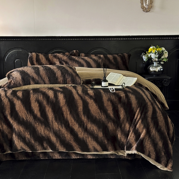 梵克保罗 2025秋冬新款直播热款高克重兔毛绒牛奶绒印花四件套床笠款 棕野