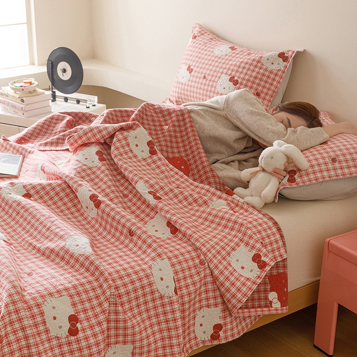 91家纺网 家纺一手货源 找家纺 麻依 2025新款安心棉床盖三件全棉四层纱布床单 凯蒂的快乐