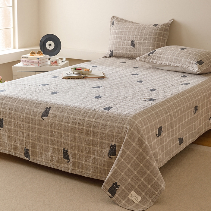 91家纺网 家纺一手货源 找家纺 麻依 2025新款安心棉床盖三件全棉四层纱布床单 可可猫咪-奶茶