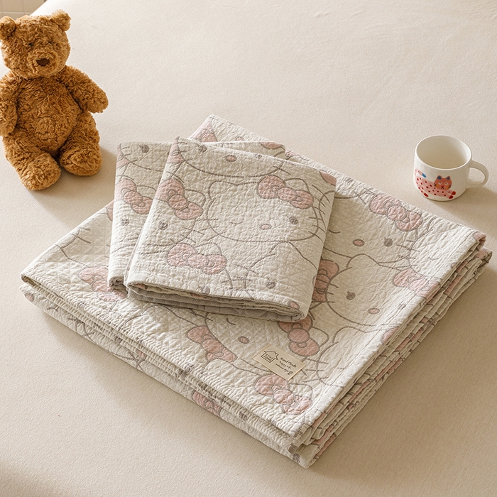 91家纺网 家纺一手货源 找家纺 麻依 2025新款安心棉床盖三件全棉四层纱布床单 团团KT