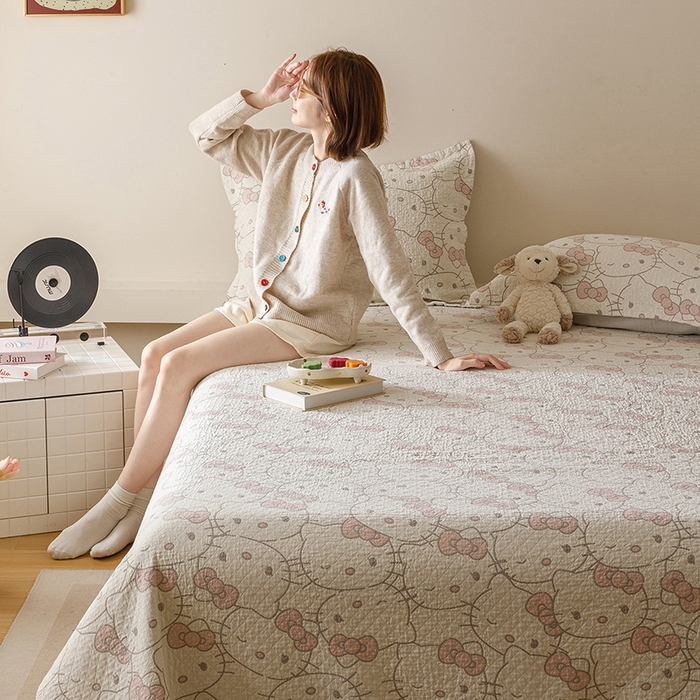 91家纺网 家纺一手货源 找家纺 麻依 2025新款安心棉床盖三件全棉四层纱布床单 团团KT