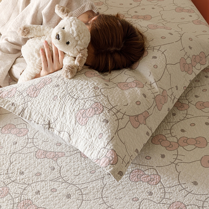 91家纺网 家纺一手货源 找家纺 麻依 2025新款安心棉床盖三件全棉四层纱布床单 团团KT