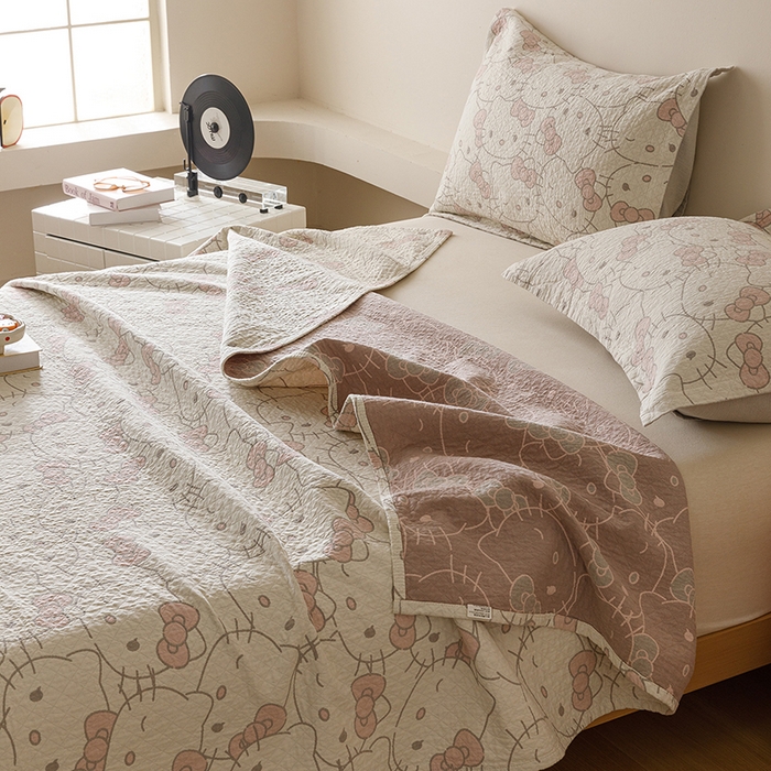 91家纺网 家纺一手货源 找家纺 麻依 2025新款安心棉床盖三件全棉四层纱布床单 团团KT