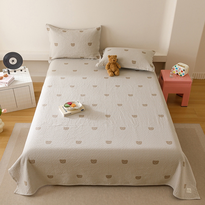 91家纺网 家纺一手货源 找家纺 麻依 2025新款安心棉床盖三件全棉四层纱布床单 小熊格格