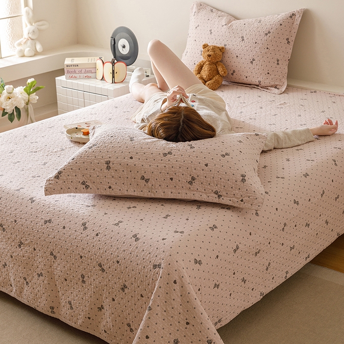 91家纺网 家纺一手货源 找家纺 麻依 2025新款安心棉床盖三件全棉四层纱布床单 心心领结