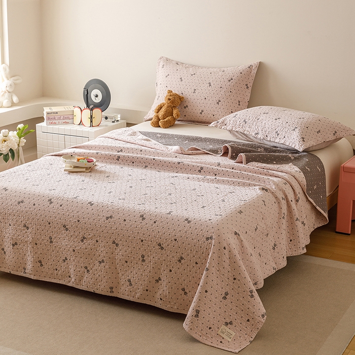 91家纺网 家纺一手货源 找家纺 麻依 2025新款安心棉床盖三件全棉四层纱布床单 心心领结