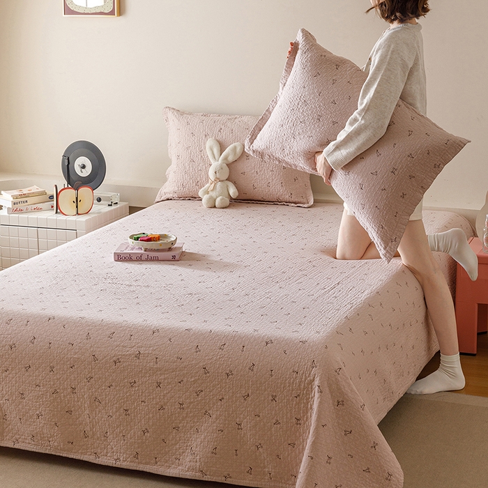 91家纺网 家纺一手货源 找家纺 麻依 2025新款安心棉床盖三件全棉四层纱布床单 欣欣樱桃