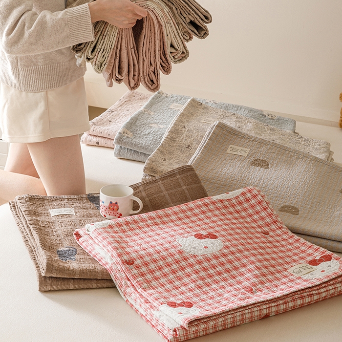 91家纺网 家纺一手货源 找家纺 麻依 2025新款安心棉床盖三件全棉四层纱布床单 组合