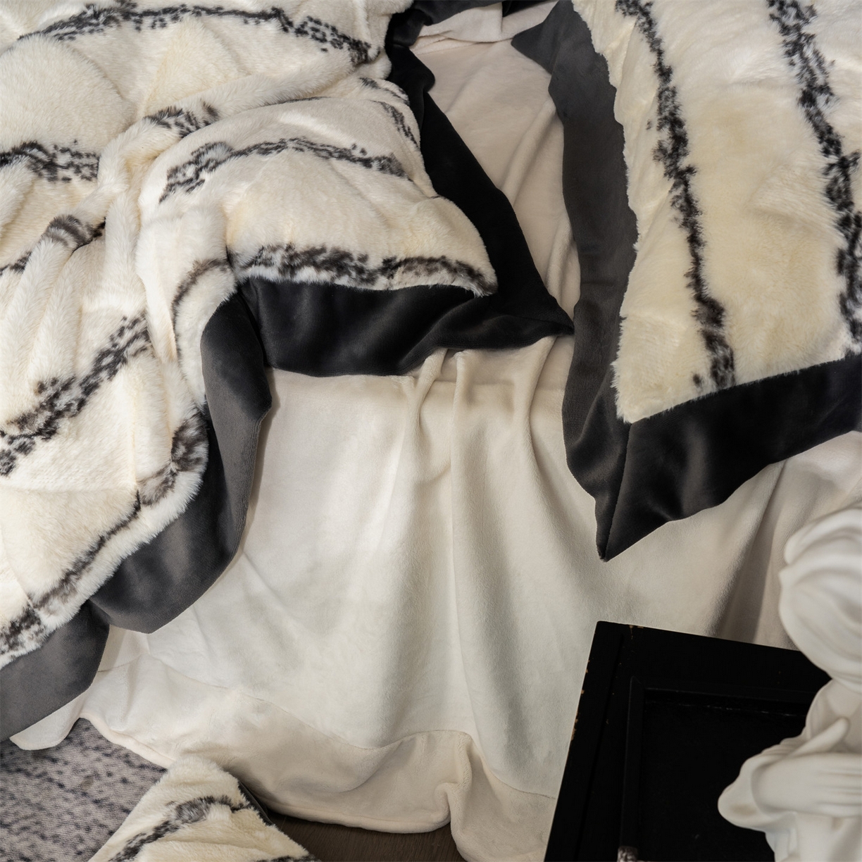 91家纺网 家纺一手货源 找家纺 （总）凯罗 2025秋冬兔绒四件套  轻奢风兔绒四件套 高端兔兔绒四件套