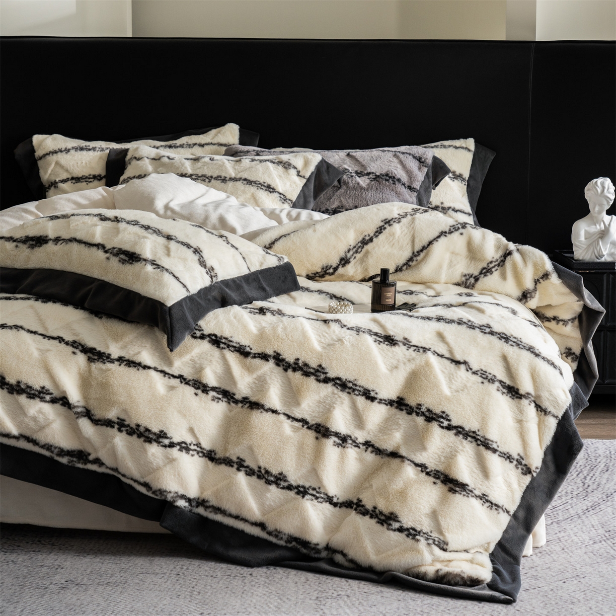 91家纺网 家纺一手货源 找家纺 凯罗 2025秋冬兔绒四件套  轻奢风兔绒四件套 高端兔兔绒四件套 云绒白