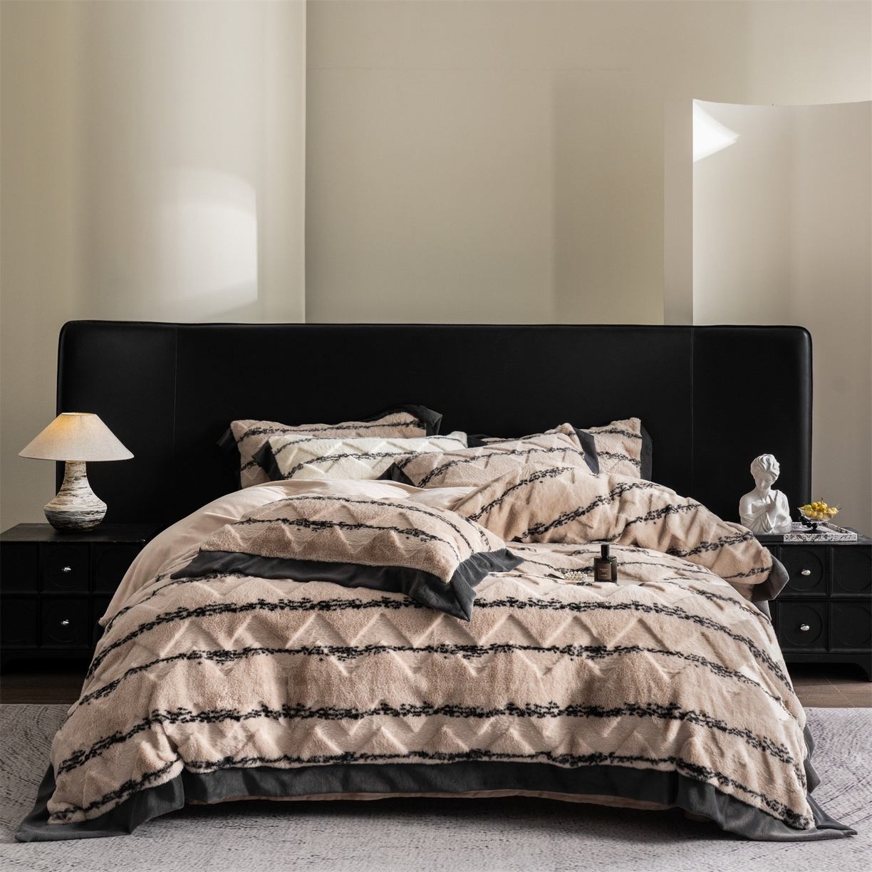 91家纺网 家纺一手货源 找家纺 凯罗 2025秋冬兔绒四件套  轻奢风兔绒四件套 高端兔兔绒四件套 奶茶驼