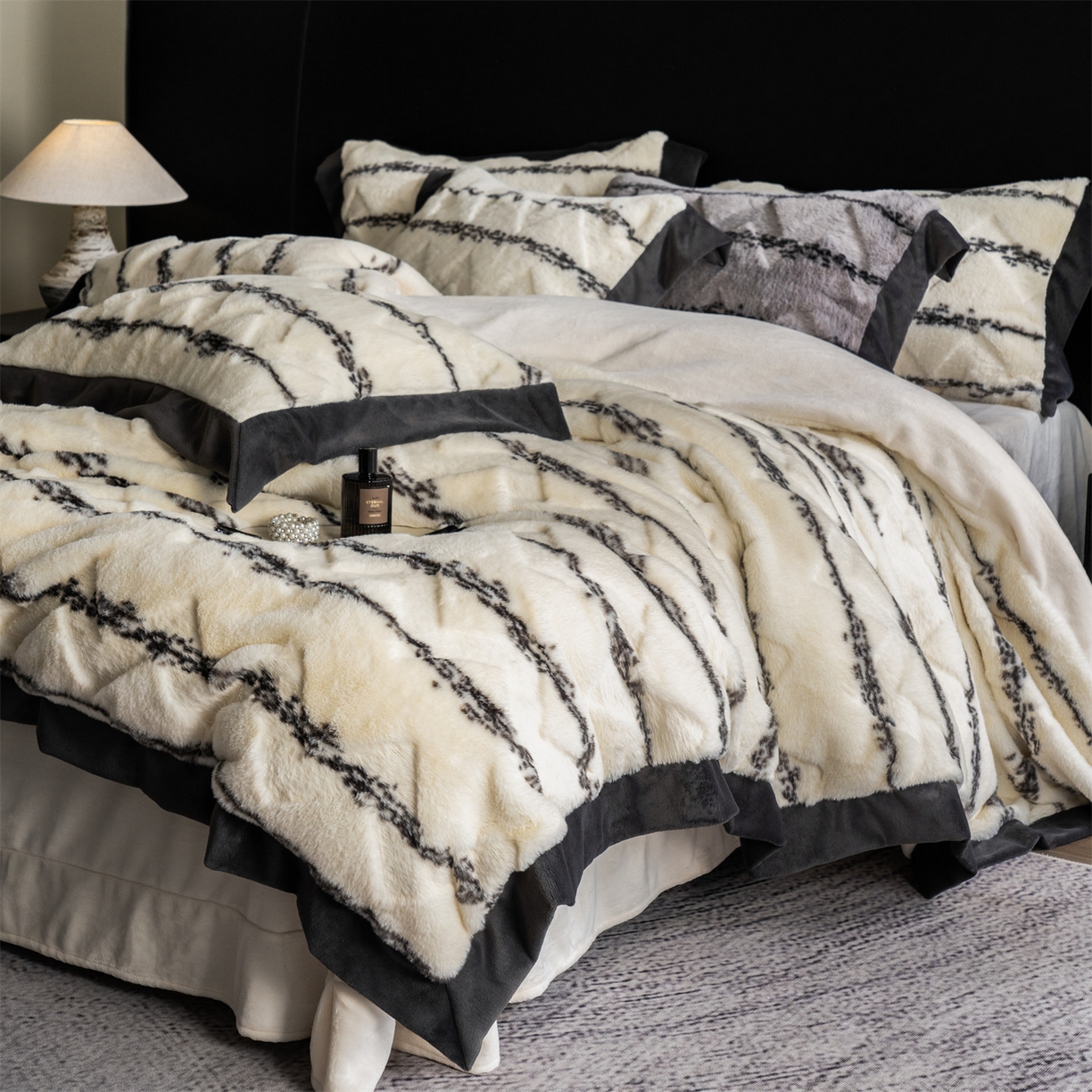 91家纺网 家纺一手货源 找家纺 凯罗 2025秋冬兔绒四件套  轻奢风兔绒四件套 高端兔兔绒四件套 云绒白