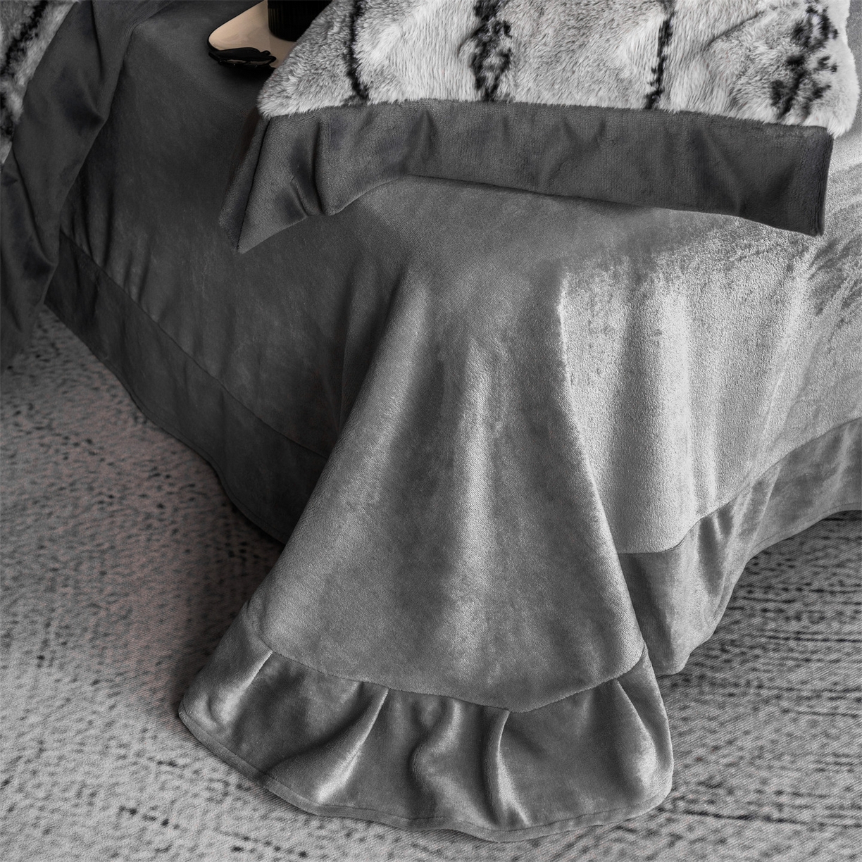 91家纺网 家纺一手货源 找家纺 凯罗 2025秋冬兔绒四件套  轻奢风兔绒四件套 高端兔兔绒四件套 浅灰韵