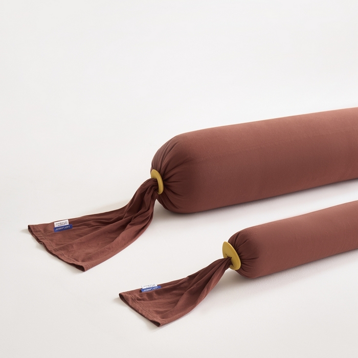 91家纺网 家纺一手货源 找家纺 丽笙被芯 2025新款懒宝儿孕妇安抚抱抱枕成人款婴幼儿款抱枕单品抱枕单件抱枕 焦糖咖(婴幼儿款)