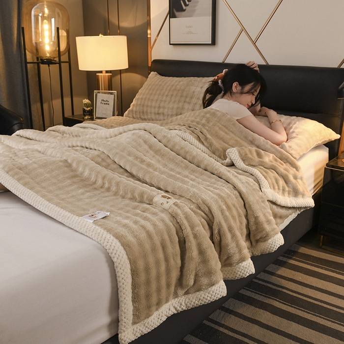 91家纺网 家纺一手货源 找家纺 yyds网供 2025新款仿兔绒毛毯子超柔毛绒毯面包格高克重盖毯沙发毯冬季兔绒格 兔绒格-米咖-风格二