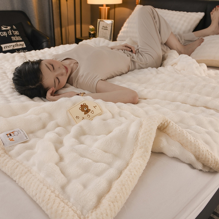 91家纺网 家纺一手货源 找家纺 yyds网供 2025新款仿兔绒毛毯子超柔毛绒毯面包格高克重盖毯沙发毯冬季兔绒格 兔绒格-米白-风格二